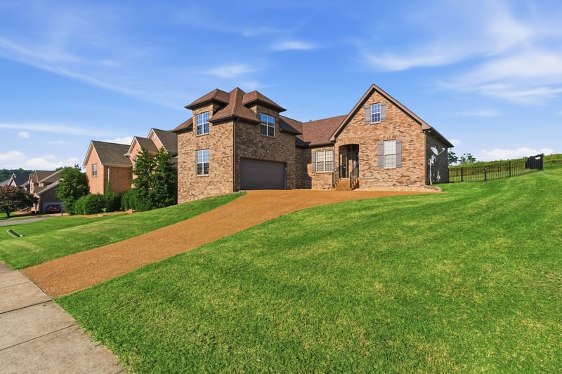 108 Shadowhaven Way N, Hendersonville, TN 37075