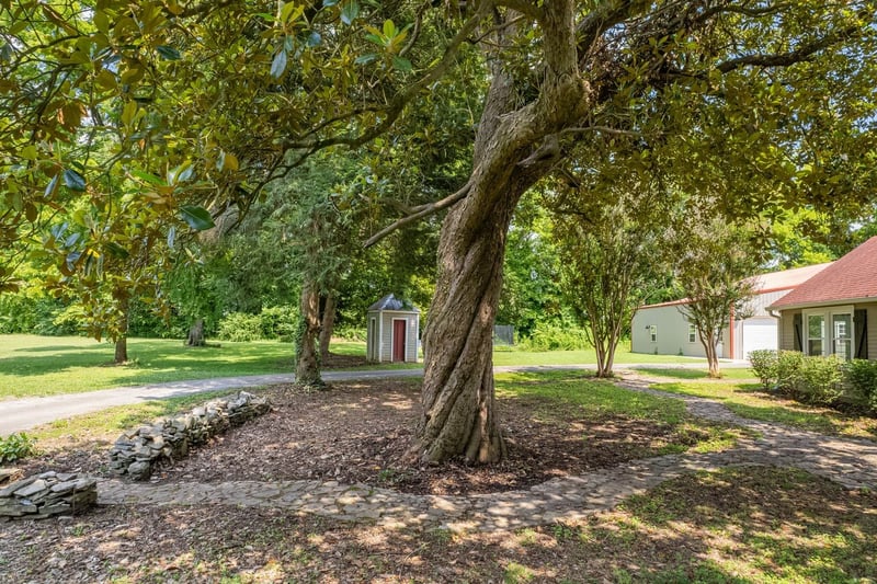 1989 Hampshire Pike, Columbia, TN 38401