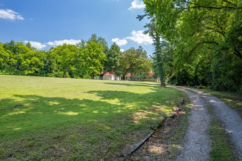1989 Hampshire Pike, Columbia, TN 38401