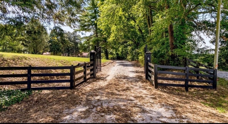 1989 Hampshire Pike, Columbia, TN 38401