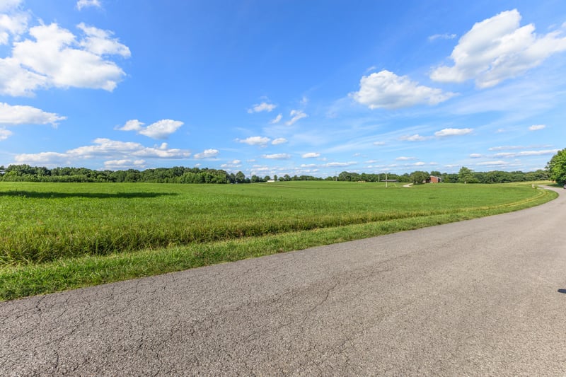 5 Poplar Ridge Rd, Chapmansboro, TN 37035