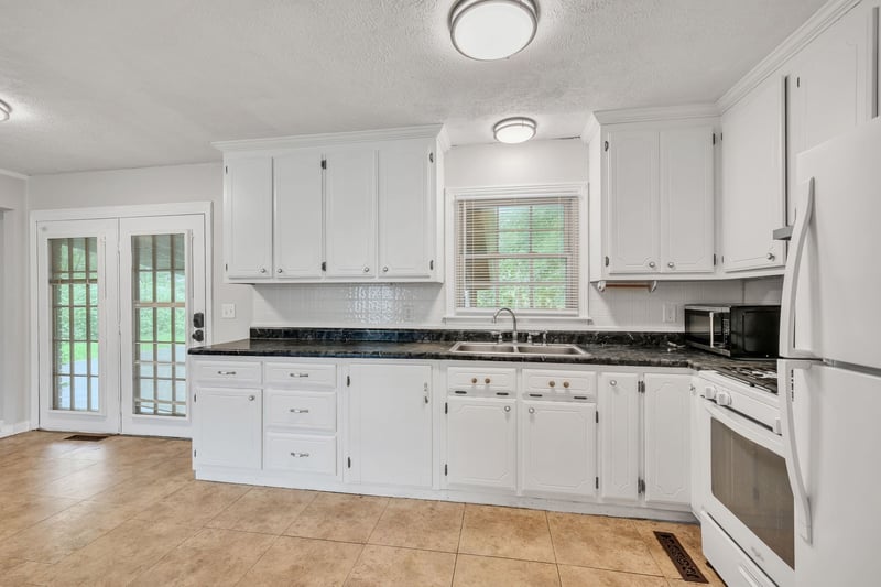 100 Kennel Rd, Dickson, TN 37055