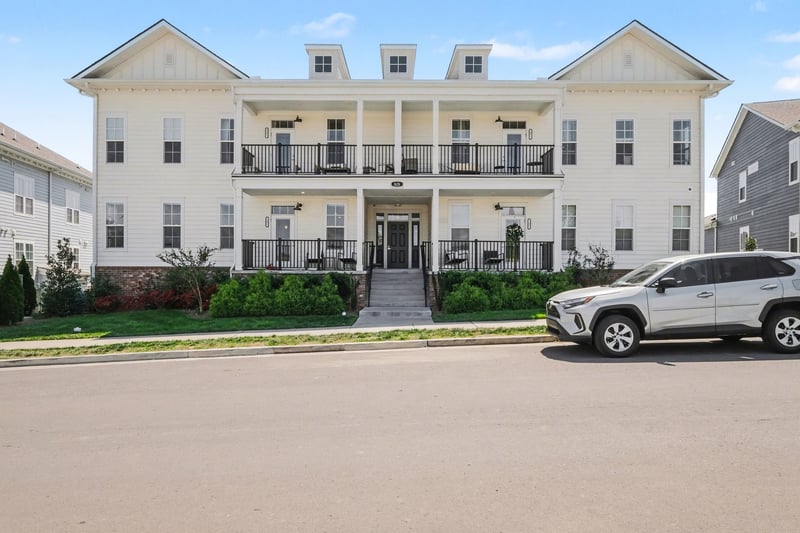 828 Goswell Dr #102, Nolensville, TN 37135