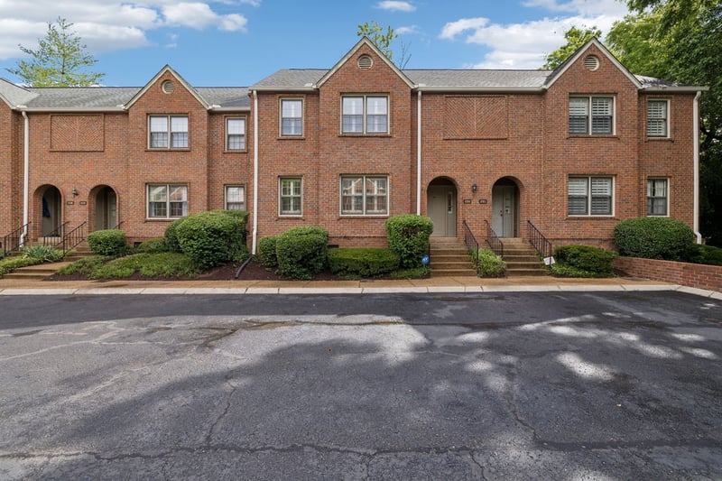 220 Westchase Dr, Nashville, TN 37205