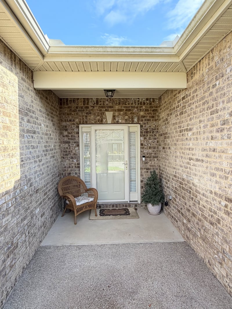 1001 Meadowview Dr, Spring Hill, TN 37174