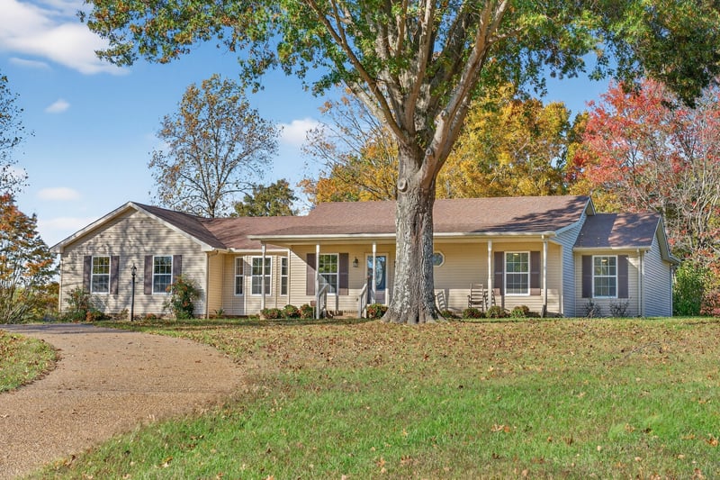 226 W Biggs Rd, Cottontown, TN 37048