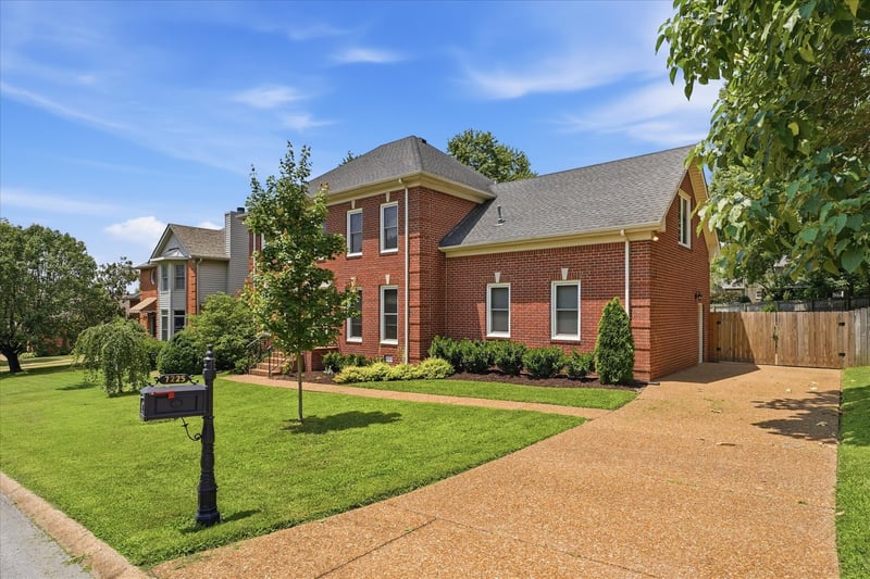 7225 River Bend Rd, Nashville, TN 37221