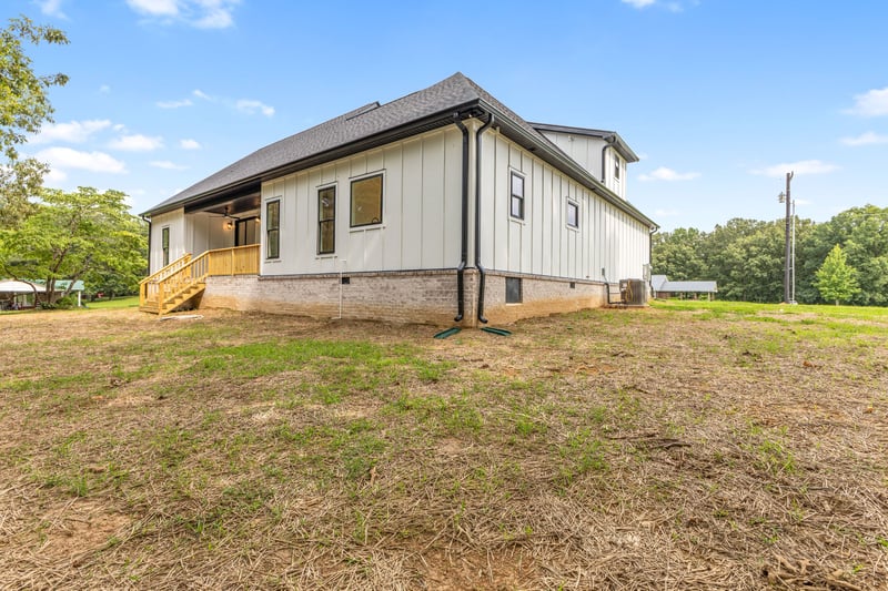 1064 Mulberry St, Burns, TN 37029