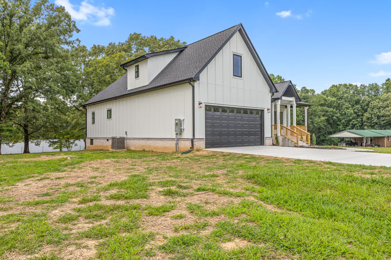 1064 Mulberry St, Burns, TN 37029