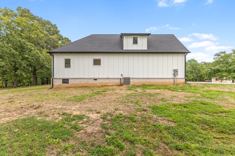 1064 Mulberry St, Burns, TN 37029