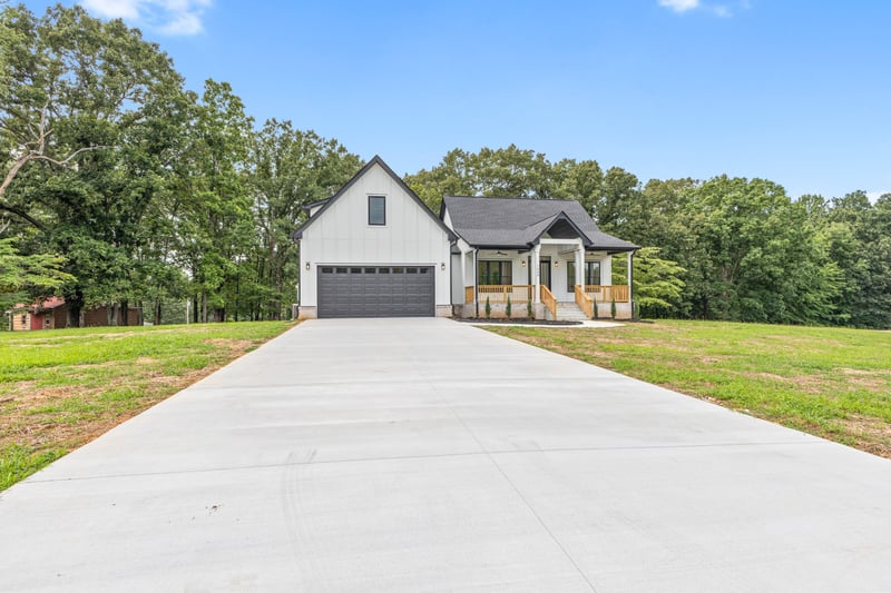 1064 Mulberry St, Burns, TN 37029