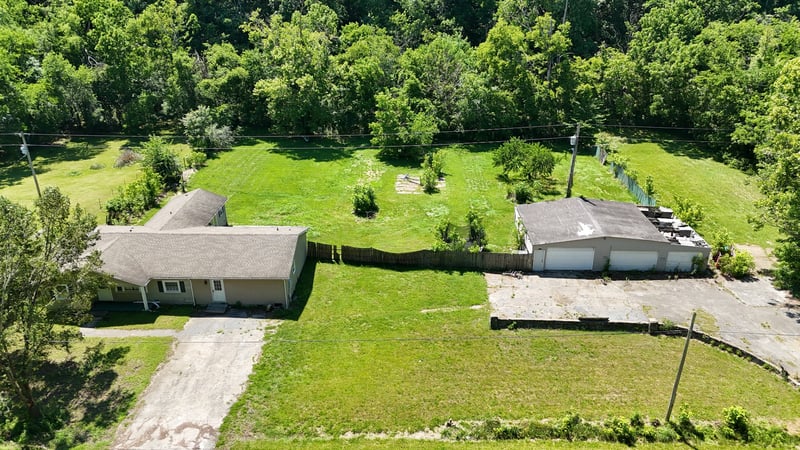3587 Old Highway 31e, Westmoreland, TN 37186