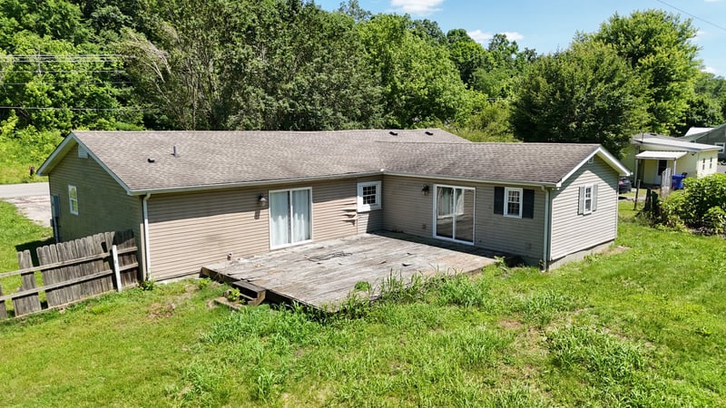 3587 Old Highway 31e, Westmoreland, TN 37186
