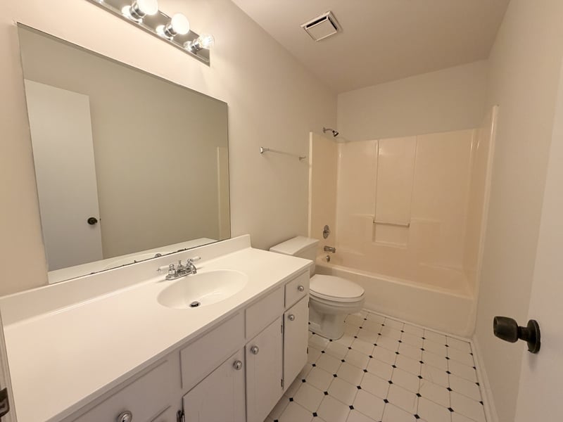 303 Paragon Mills Rd, Nashville, TN 37211