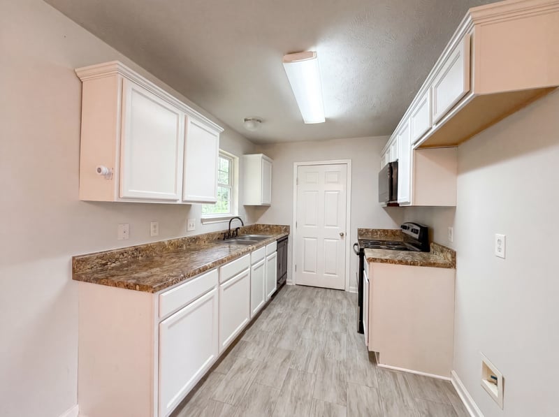 1125 Sima Shabat Ct, La Vergne, TN 37086