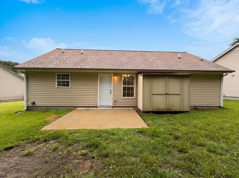 1125 Sima Shabat Ct, La Vergne, TN 37086