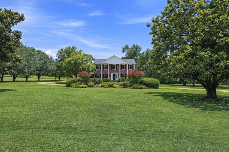 1004 Longview Dr, Hendersonville, TN 37075
