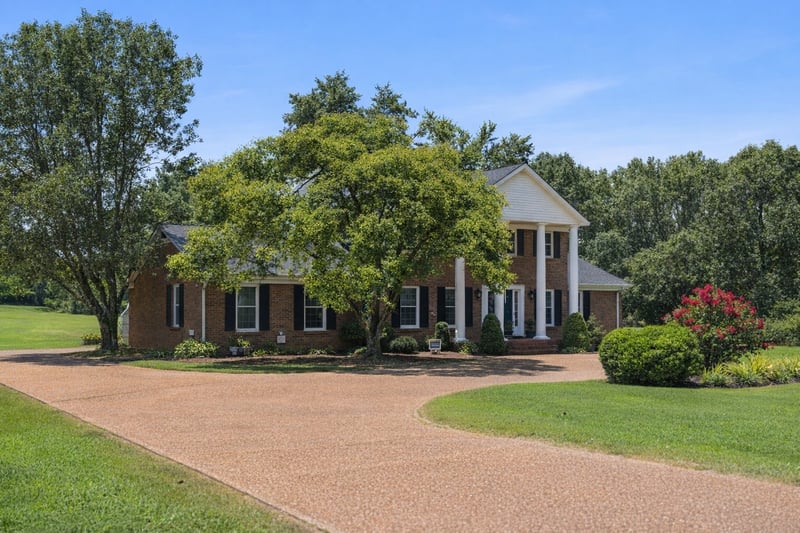1004 Longview Dr, Hendersonville, TN 37075