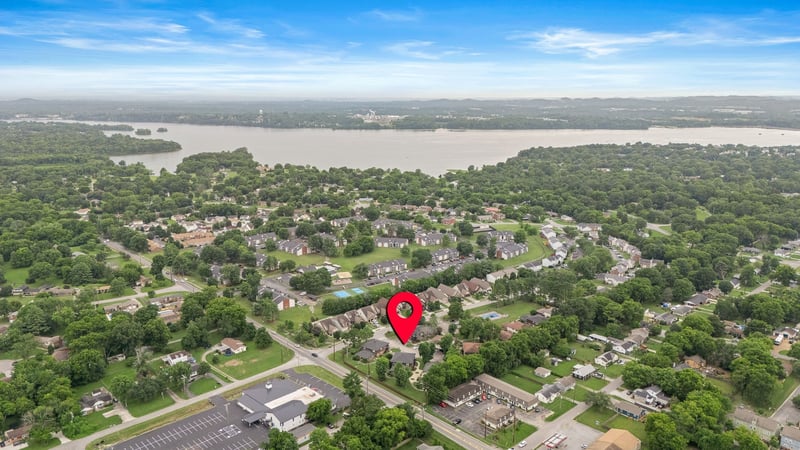 250 Donna Dr #2B, Hendersonville, TN 37075