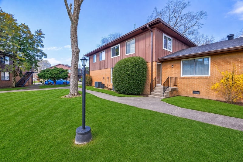 250 Donna Dr #2B, Hendersonville, TN 37075