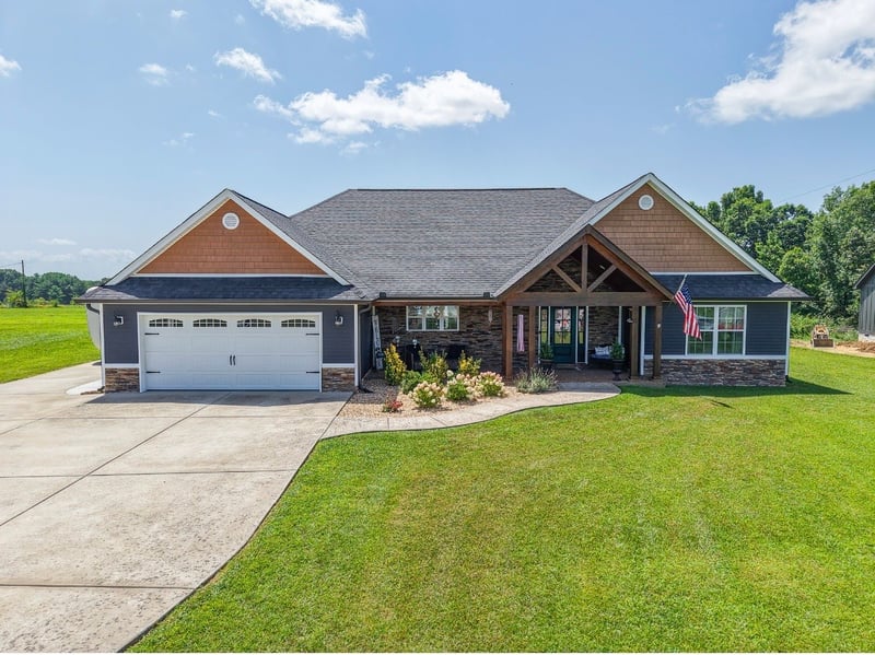 1170 Abiff Rd, Bon Aqua, TN 37025
