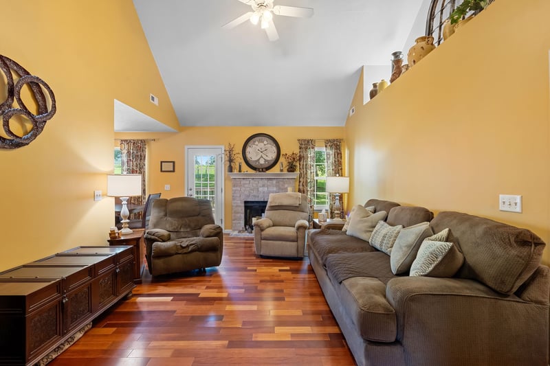 207 S Aztec Dr, White House, TN 37188