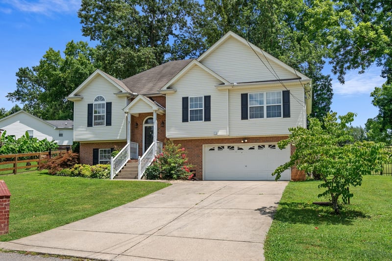 207 S Aztec Dr, White House, TN 37188
