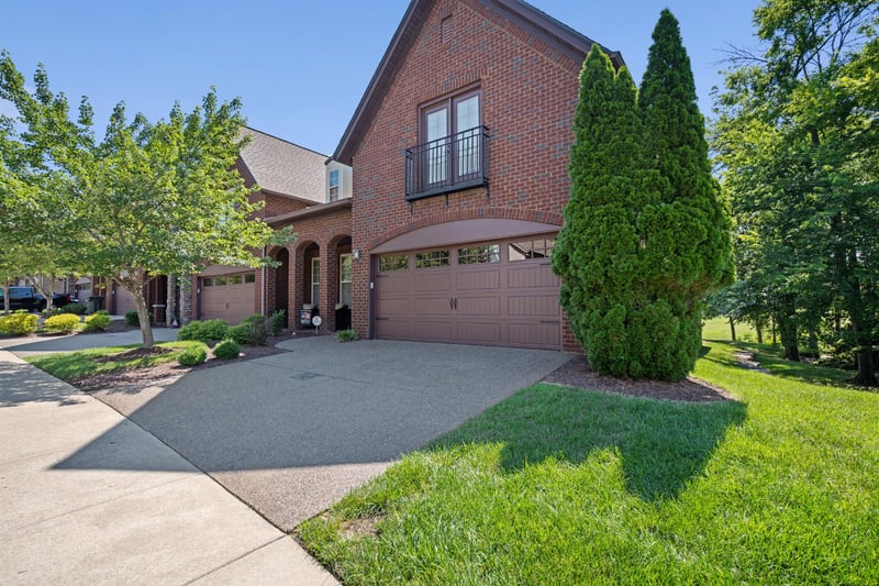 131 Village Cir, Lebanon, TN 37087