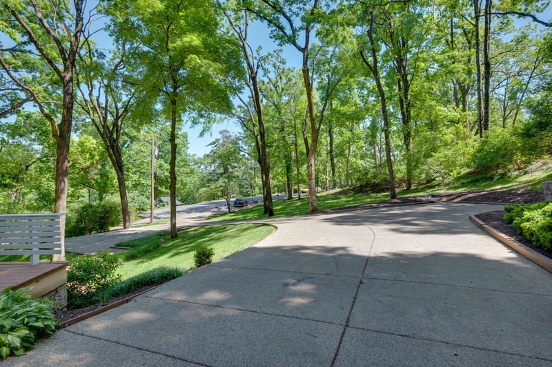 945 Forest Acres Ct, Nashville, TN 37220