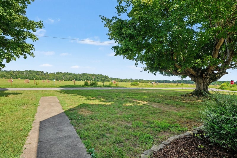 301 Bob Perry Rd, Bethpage, TN 37022