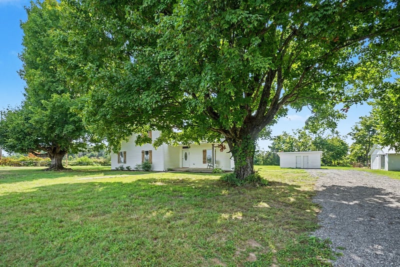 301 Bob Perry Rd, Bethpage, TN 37022