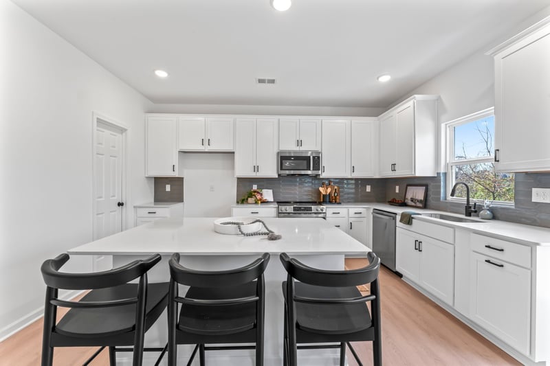 2958 Peaceful Valley Dr, Columbia, TN 38401