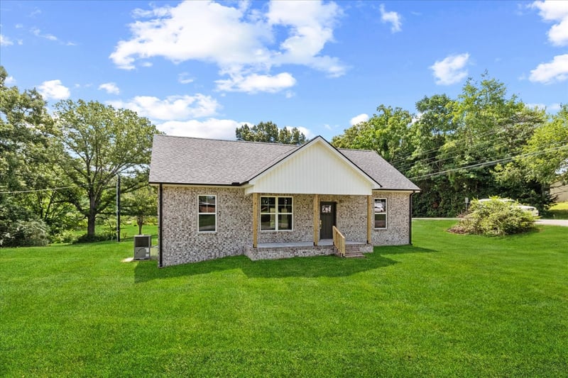 101 Hogin Rd, Dickson, TN 37055