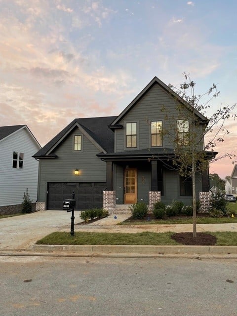 3388 Vinemont Dr, Thompsons Station, TN 37179
