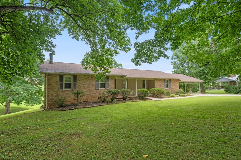 2054 Ridgecrest Cir, Dickson, TN 37055