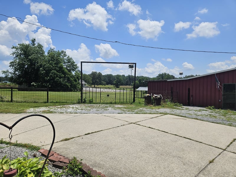 307 S Leath Rd, Portland, TN 37148