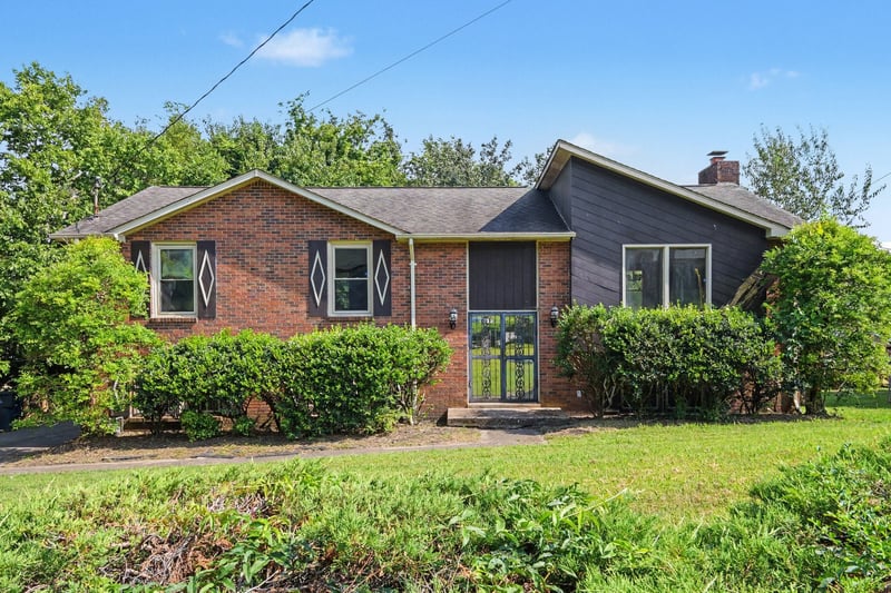 4301 Golden Hills Dr, Nashville, TN 37218