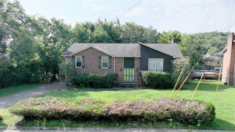 4301 Golden Hills Dr, Nashville, TN 37218