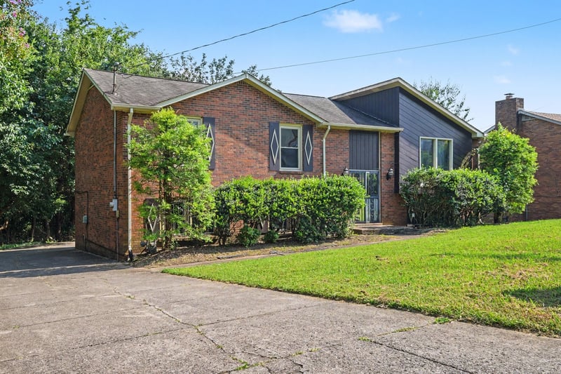 4301 Golden Hills Dr, Nashville, TN 37218
