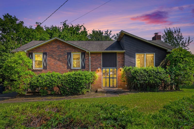 4301 Golden Hills Dr, Nashville, TN 37218