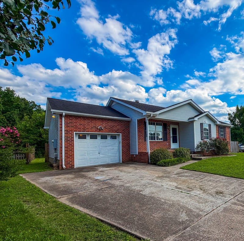 2039 Waterford Dr, Old Hickory, TN 37138