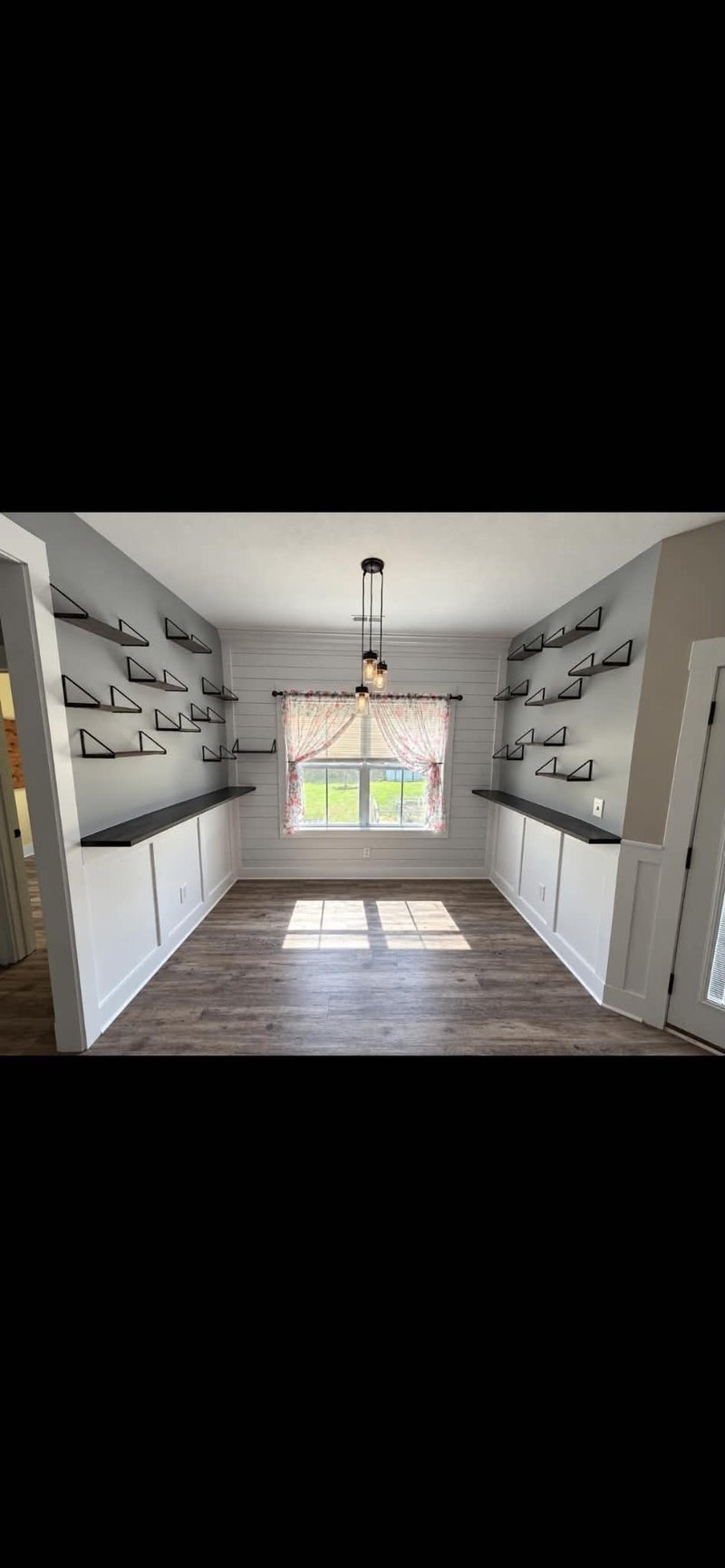 308 College St, Burns, TN 37029
