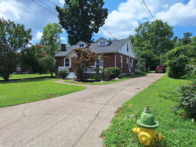551 E Eastland St, Gallatin, TN 37066