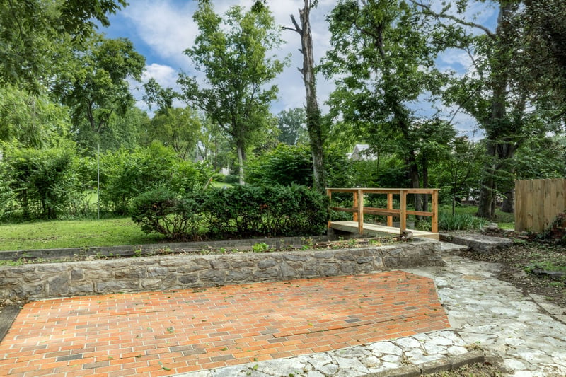 1402 Grandview Dr, Nashville, TN 37215