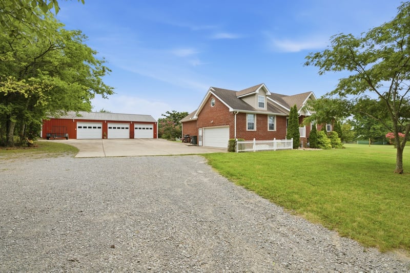 113 E Robertson Rd, Castalian Springs, TN 37031