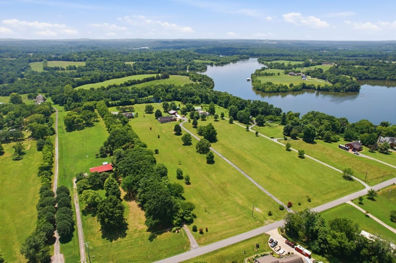 113 E Robertson Rd, Castalian Springs, TN 37031