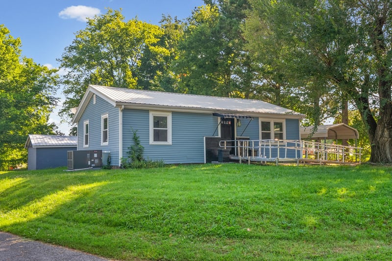 7204 Highway 76 , Adams, TN 37010