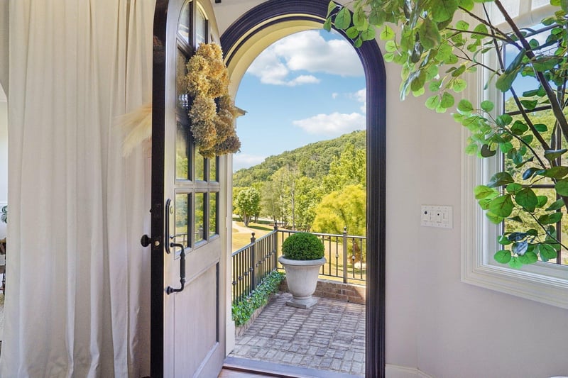 1060 Natchez Valley Ln, Franklin, TN 37064