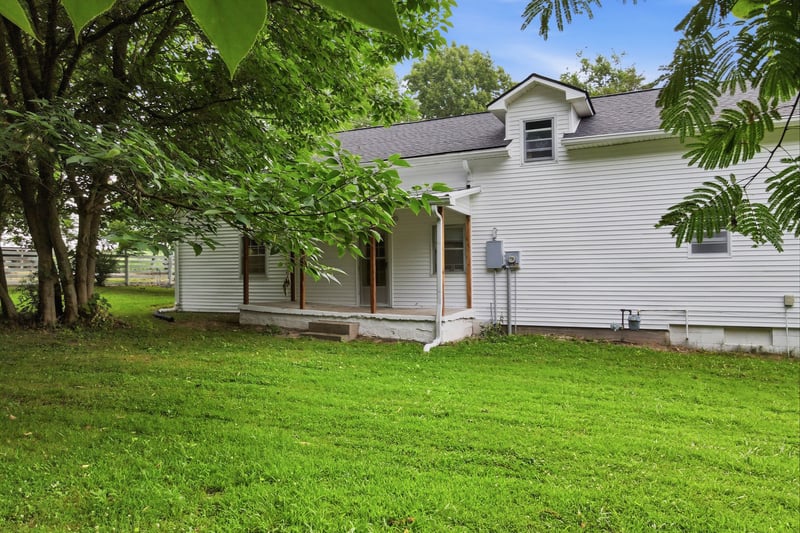 120 Bradley Ln, Cottontown, TN 37048