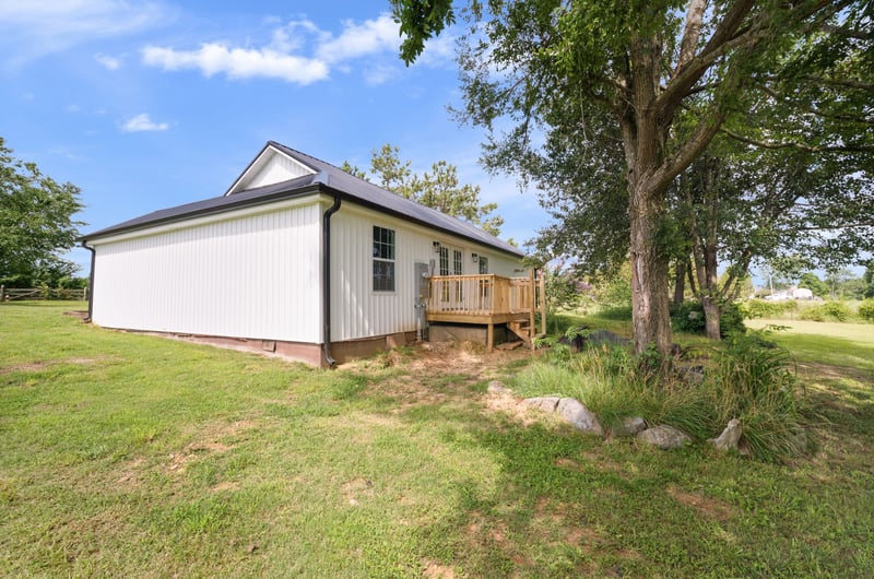 1601 Maple Valley Rd, Charlotte, TN 37036